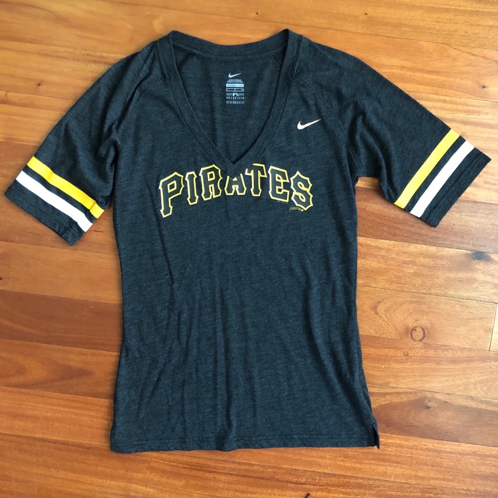 CLOSET CLOSING Nike Pirates tee